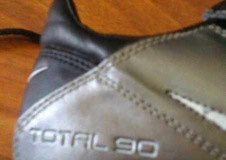 Ghete de fotbal nike total 90