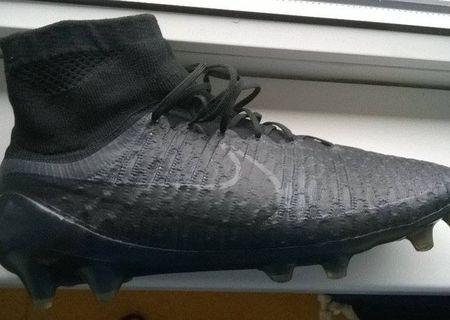 Ghete de fotbal profesionale nike magista