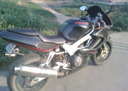 honda vtr 1000f,vand sau schimb cu auto