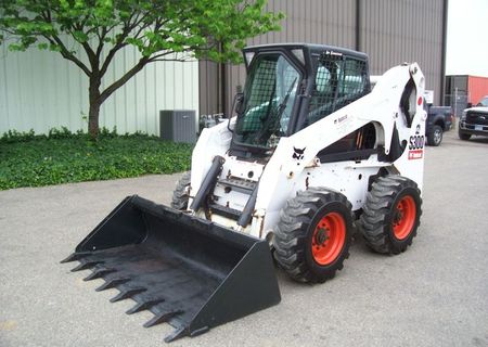 Inchiriem Bobcat S300