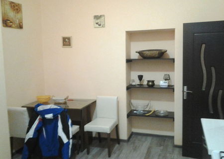 inchiriez apartament 2 cam regim hotelier