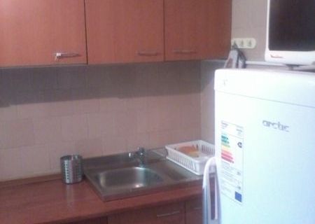 inchiriez apartament 2 camere 1 Mai- Ciuperca