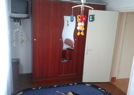 Inchiriez apartament 2 camere in Cornisa