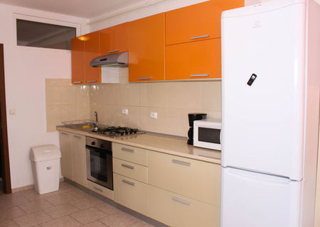 inchiriez apartament 2 camere, zona ARED