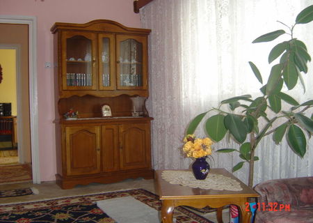 Inchiriez apartament