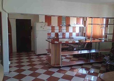 Închiriez apartament 3 camere