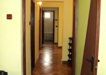 Inchiriez apartament 3 camere