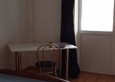 Inchiriez apartament 3 camere, zona Gorjului