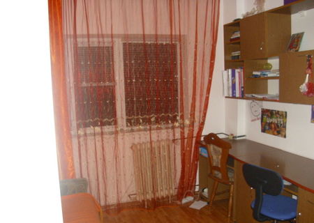 Inchiriez apartament 4 camere