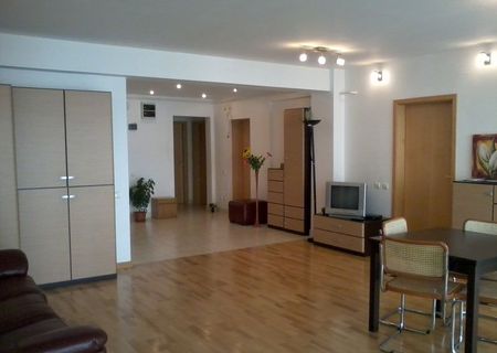 Inchiriez apartament de 3 camere decomandat, mobilat integral