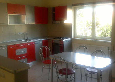 inchiriez apartament la casa