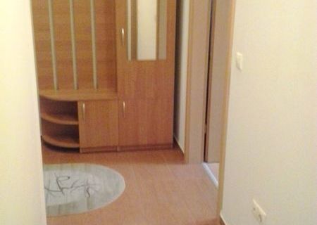 Inchiriez apartament Zona Aradului