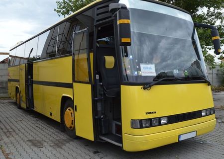 Inchiriez Autocar VOLVO (50 + 1 + 1 sofer) –din 2002