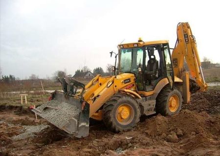 Inchiriez Buldoexcavator Autobasculanta Macara