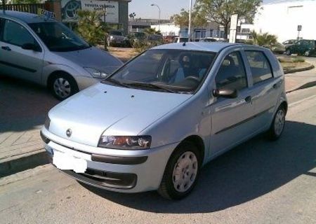 Inchiriez fiat punto 4 usi an 2001 de la 60 de lei/zi