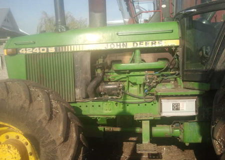 jOHN DEERE 4240 S