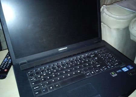 Laptop Gaming Medio Akoya p7815