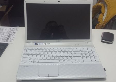 Laptop SONY VAIO i3