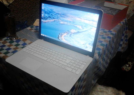 Laptop Sony vaio I5 4GB- 500GB- Win 8 ALB