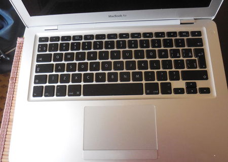 MacBook air a 1327