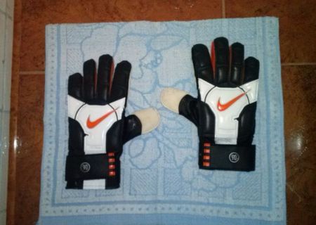 Manusi portar NIKE T90 . Pret 30 lei