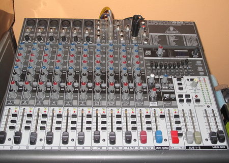 Mixer Behringer XENYX 1832FX