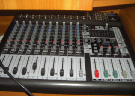 MIXER CU PUTERE BEHRINGER