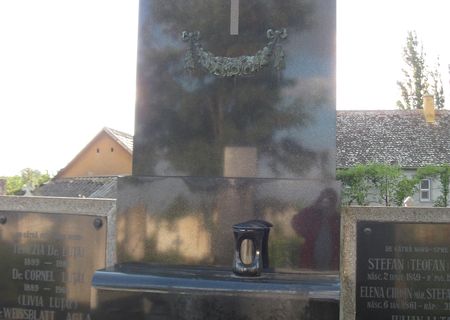 monument funerar