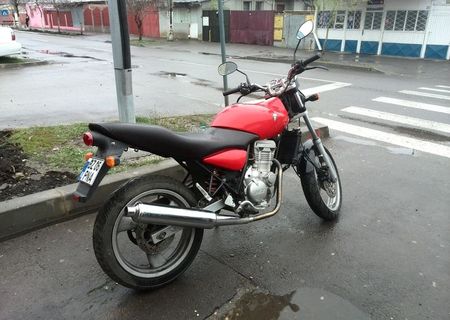 motocicleta MZ 125 RT