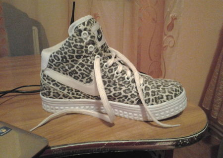 Nike Animal print