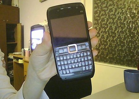 nokia e71 arata foarte bine este luat de 2 luni