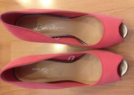 Pantofi dama roz "Bershka"