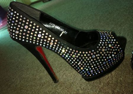 Pantofi negri cu pietre strass iselin