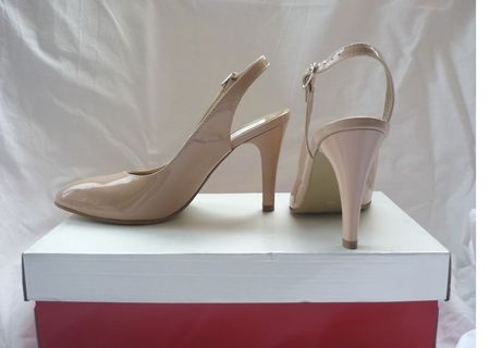 Pantofi stiletto nude