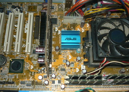 placa de baza+procesor+ram+placa video+sursa