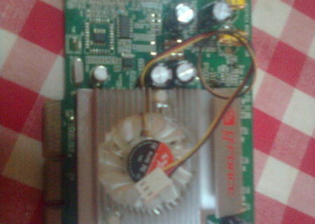 Placa video NVidia GeForce FX5500 256MB