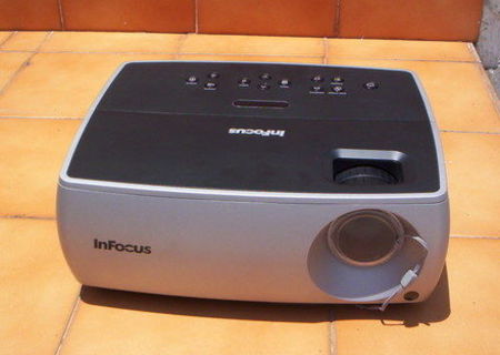 Proiector InFocus IN2102 DLP + Geanta + Accesorii