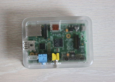 Raspberry Pi Model B + Carcasa + Adaptor + card