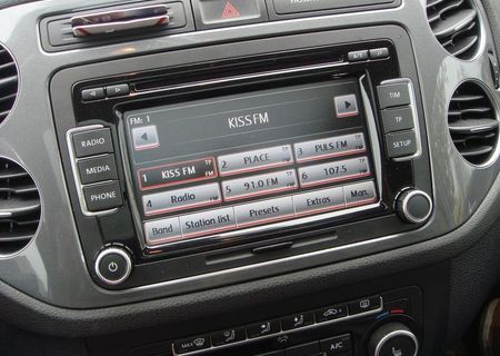 RCD 510 cu touch screen + MAGAZIE DE 6 CD-URI INCORPORATA pentru toata GAMA VOLKSWAGEN dupa 2004