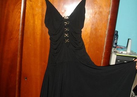 rochie neagra in colturi