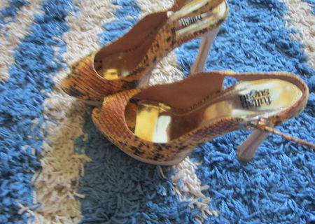 sandale animal print