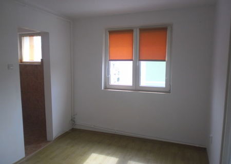 Schimb 2 apartamnte cu casa Medias 3-4 camere