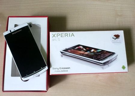 Sony Ericsson Xperia Arc S, alb