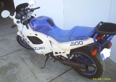 SUZUKI GSX 600F