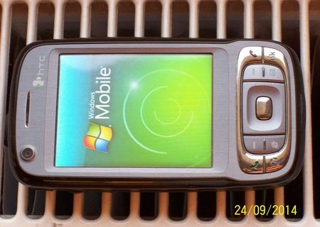 Telefon + GPS auto full europa cu suport si incarcator originale HTC