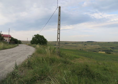 Teren extravilan in periurbanul municipiului – vedere la rezervatie naturala protejata – cu potential de dezvoltare imobiliara