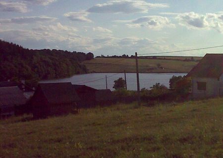 Teren intravilan la lacul Padureni