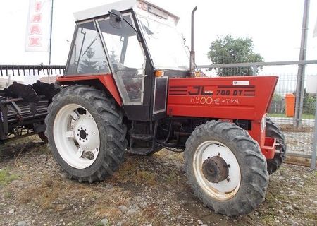 Tractor agricol JL 700 DT, cu cabina.