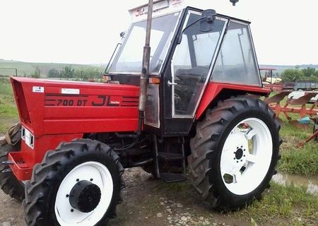 Tractor agricol JL 700 DT, cu cabina.