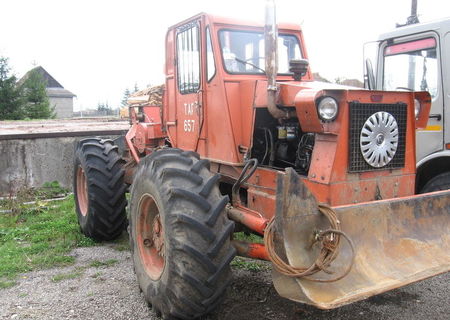 TRACTOR TAF 657